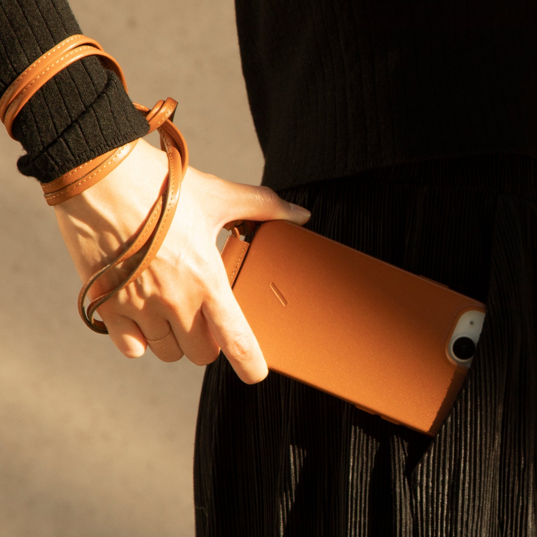 CLIC® Classic | MagSafe Compatible + Leather Sling (iPhone 13 Pro Max)