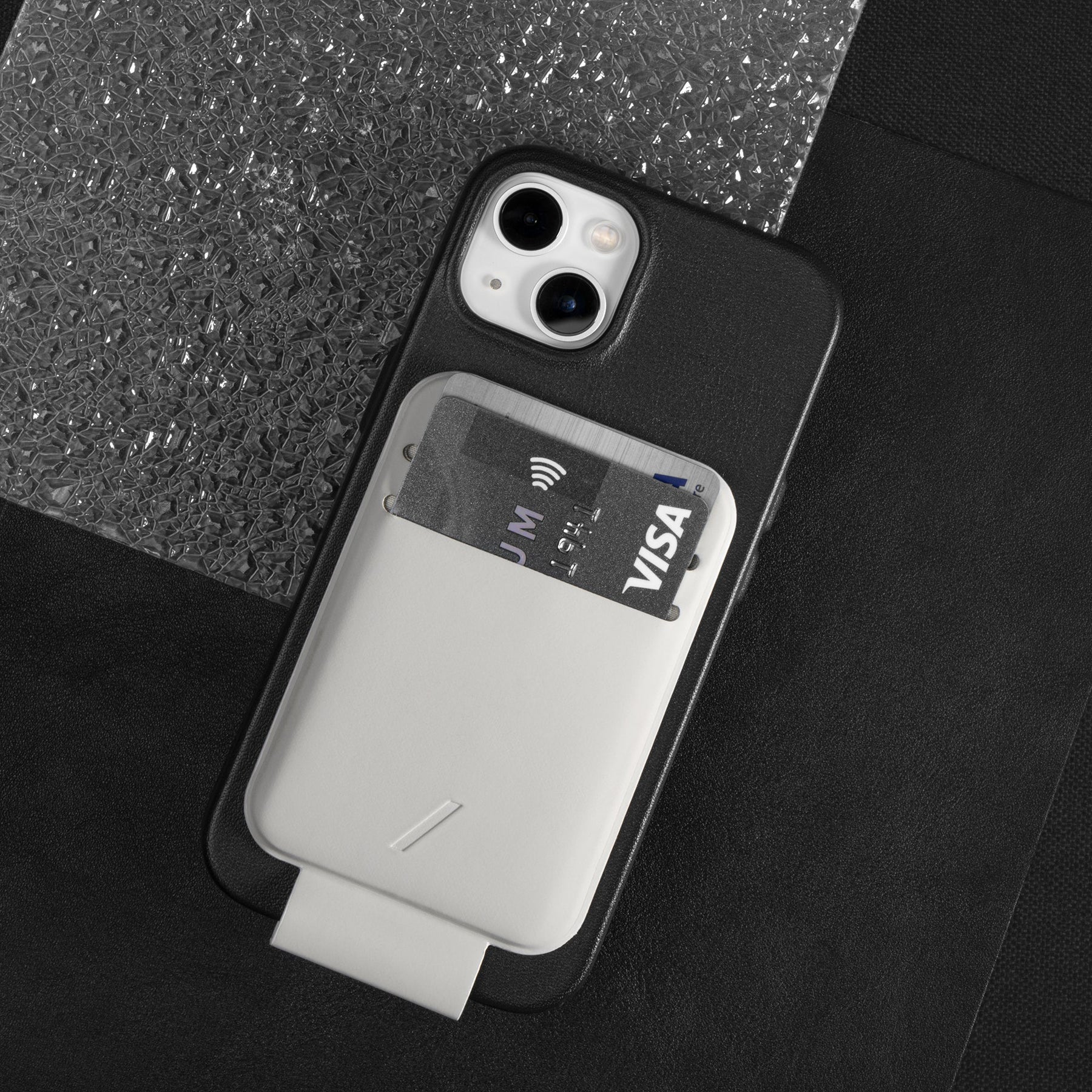 39642230358155,CLIC® Classic | MagSafe Compatible + CLIC® Card Holder (iPhone 13 Pro)
