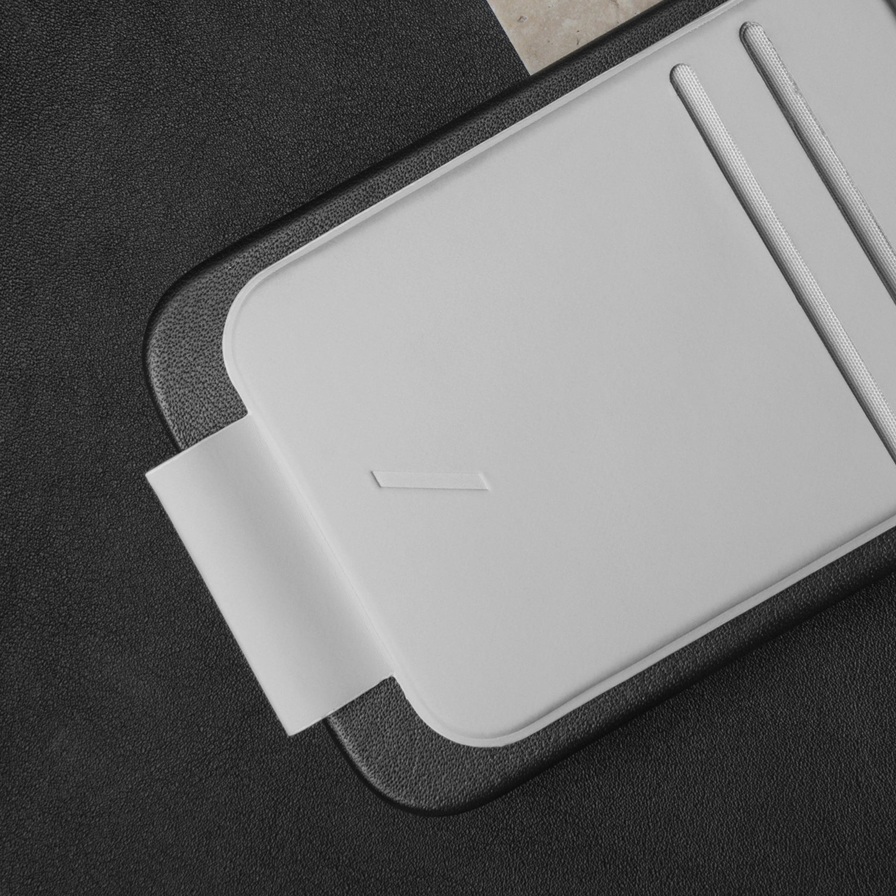 39642230358155,CLIC® Classic | MagSafe Compatible + CLIC® Card Holder (iPhone 13 Pro)