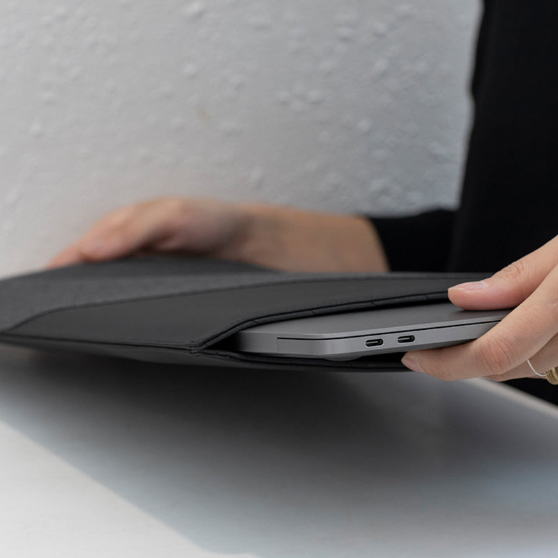 34253253017739,34253253050507,34253253083275,Stow Slim for MacBook (12")